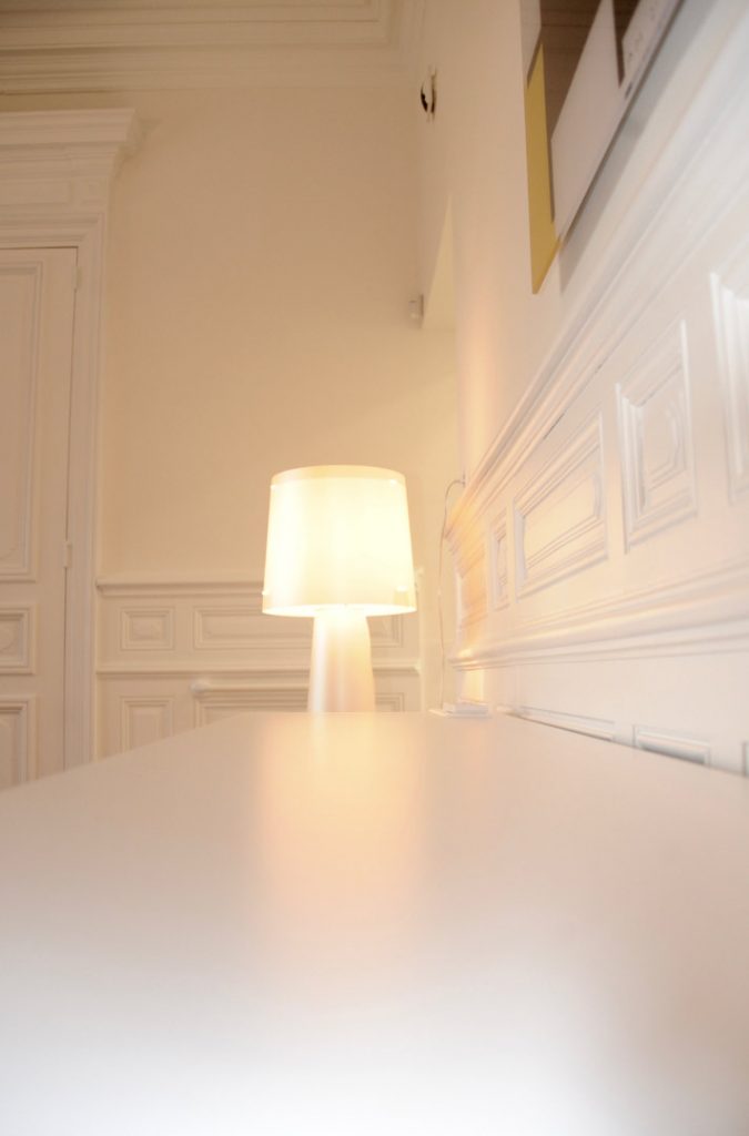 lampe Salle de soins du cabinet dentaire Richard Garrel a Avignon dans le Vaucluse. Implant dentaire et pose d'implants dentaires